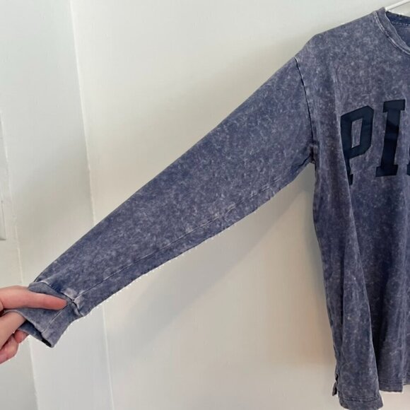 VS PINK VICTORIA'S SECRET Blue Acid Wash Spellout PINK Long Sleeve Graphic Tee - Picture 7 of 14